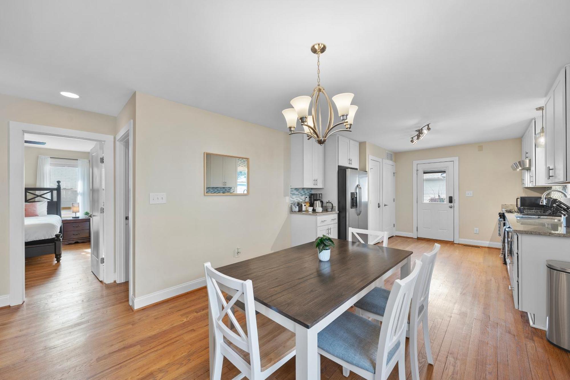 Charming Dt 3-Bed Bungalow With Fenced-In Yard Raleigh Eksteriør bilde